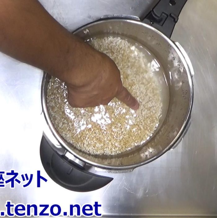 圧力鍋で玄米麦ご飯を炊